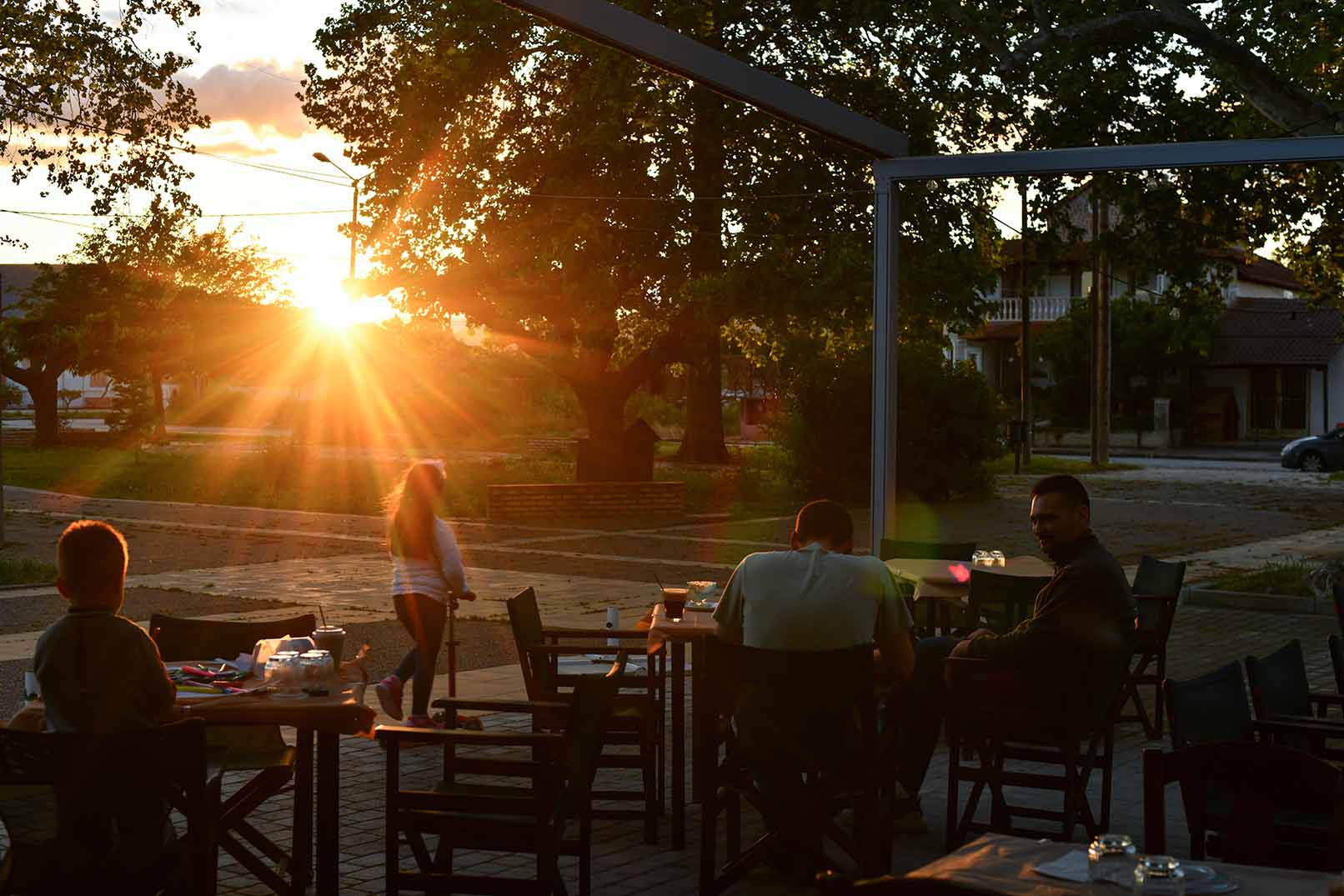 Exodos-me-paidia-sto-argissa-oli-i-oikogeneia-tha-to-apolaysei_Faros